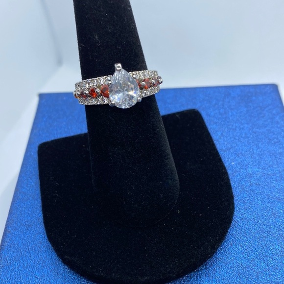 Pear Shaped Simulated Diamond with fire 🔥 round cz. - Picture 1 of 2